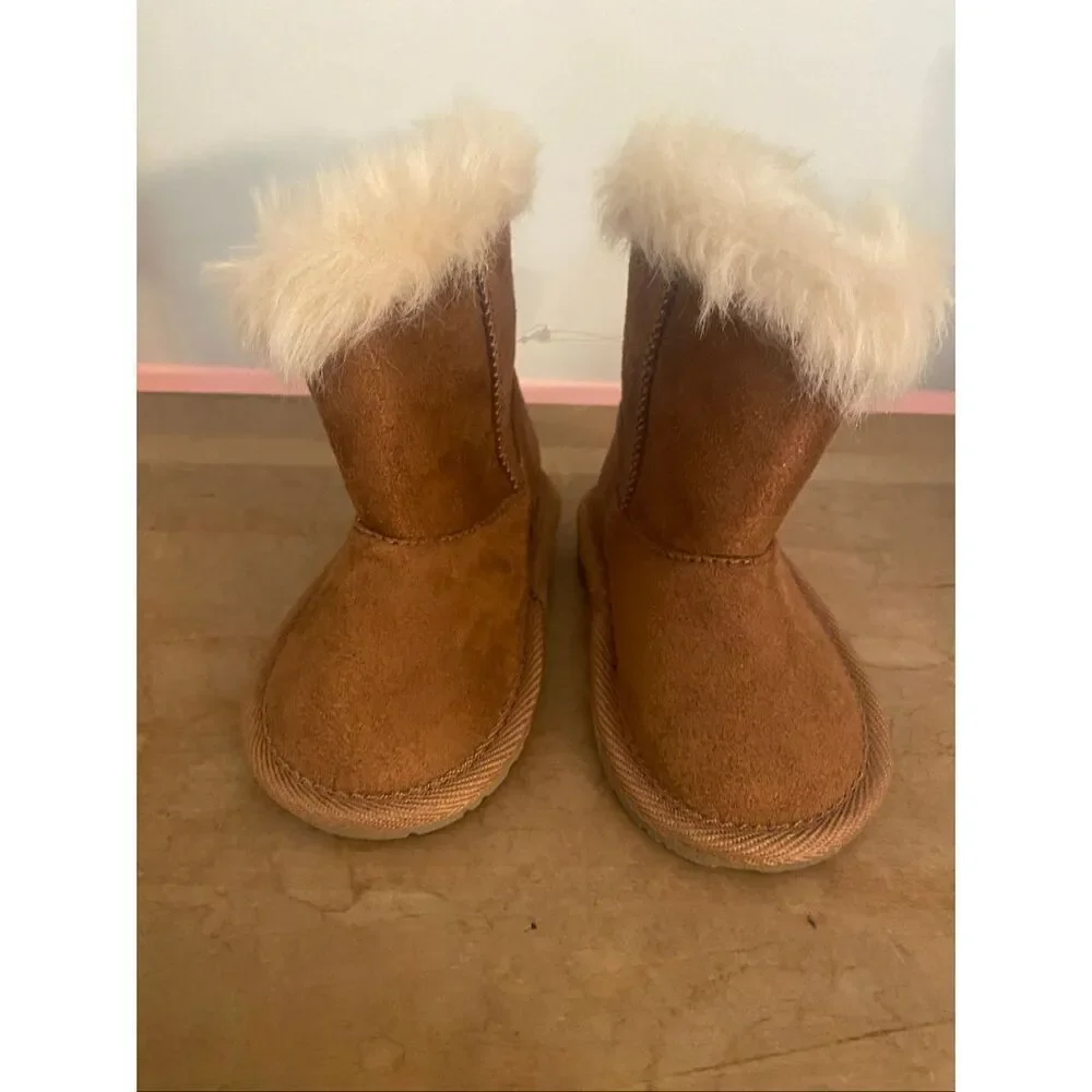The Children’s Place size 4 NWT baby toddler Girls Buckle Faux Fur Boots Tan